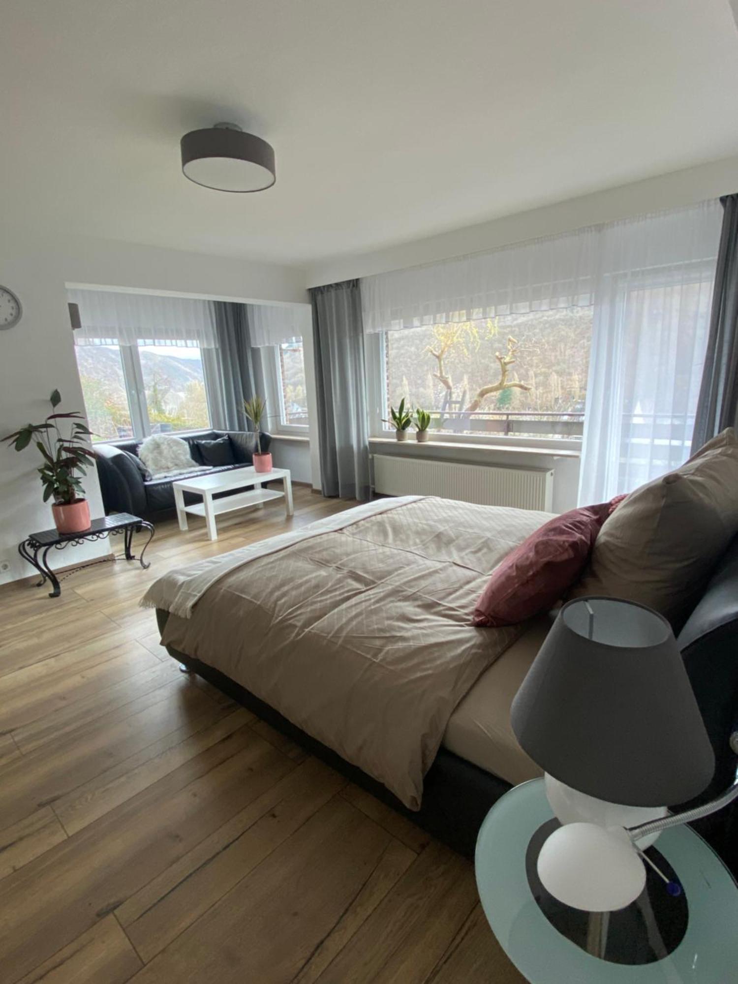 Pension Mit Moselblick Klotten Esterno foto