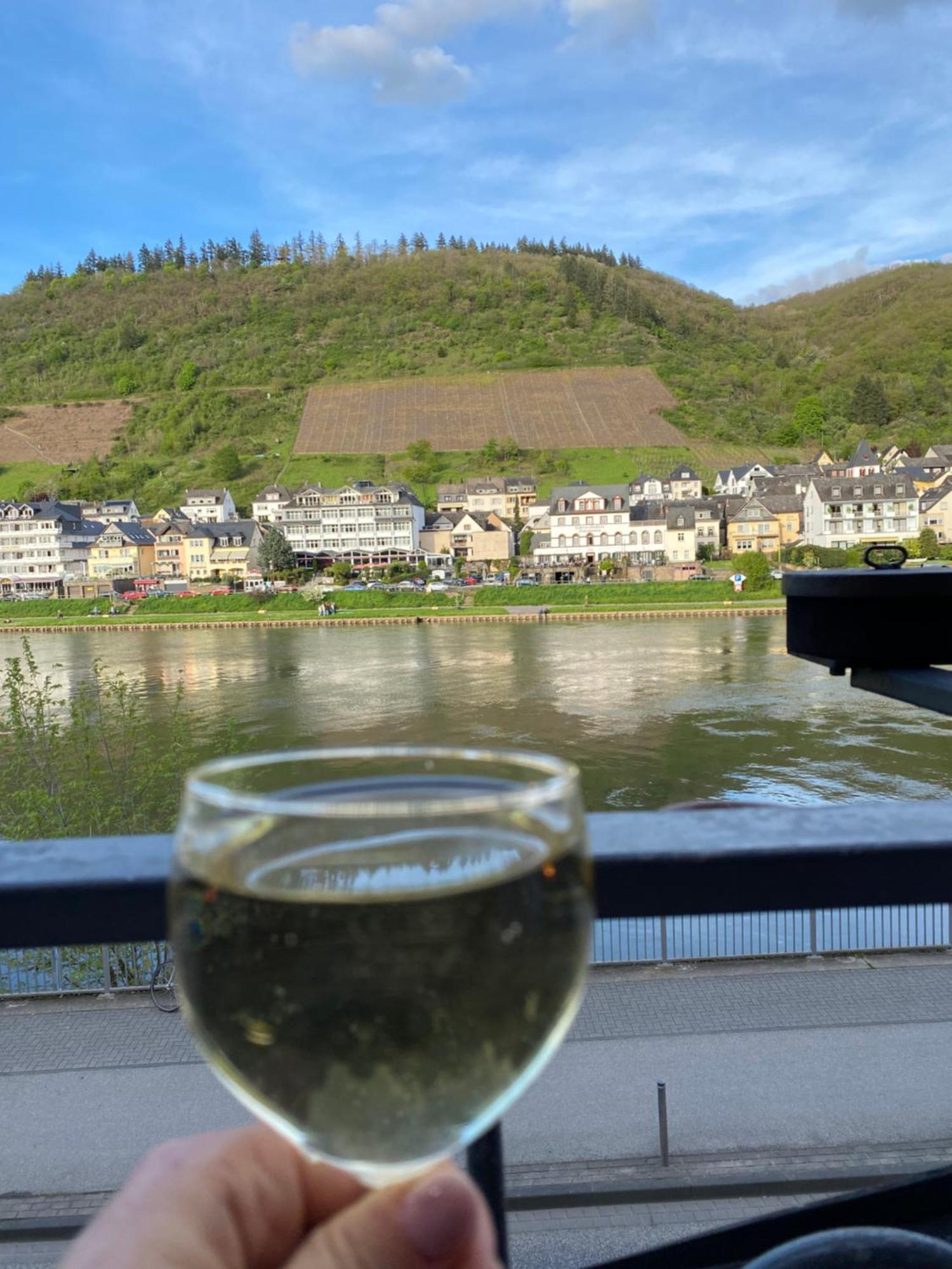 Pension Mit Moselblick Klotten Esterno foto